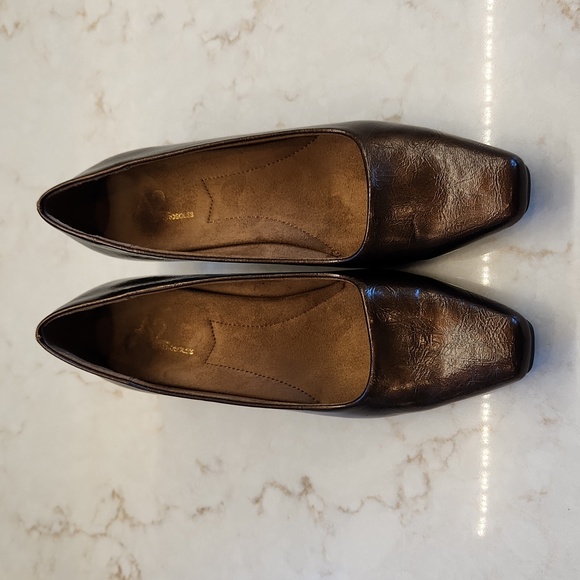 A2 Aerosoles Brown Metallic 2 inch pumps, Vegan - Picture 2 of 5